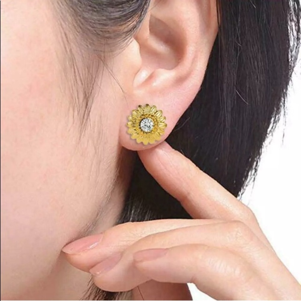 ❤️gorgeous gold sunflower stud earrings - Picture 7 of 10